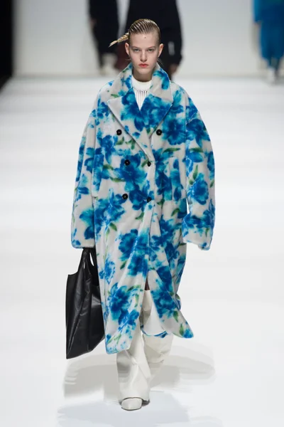 Look 14